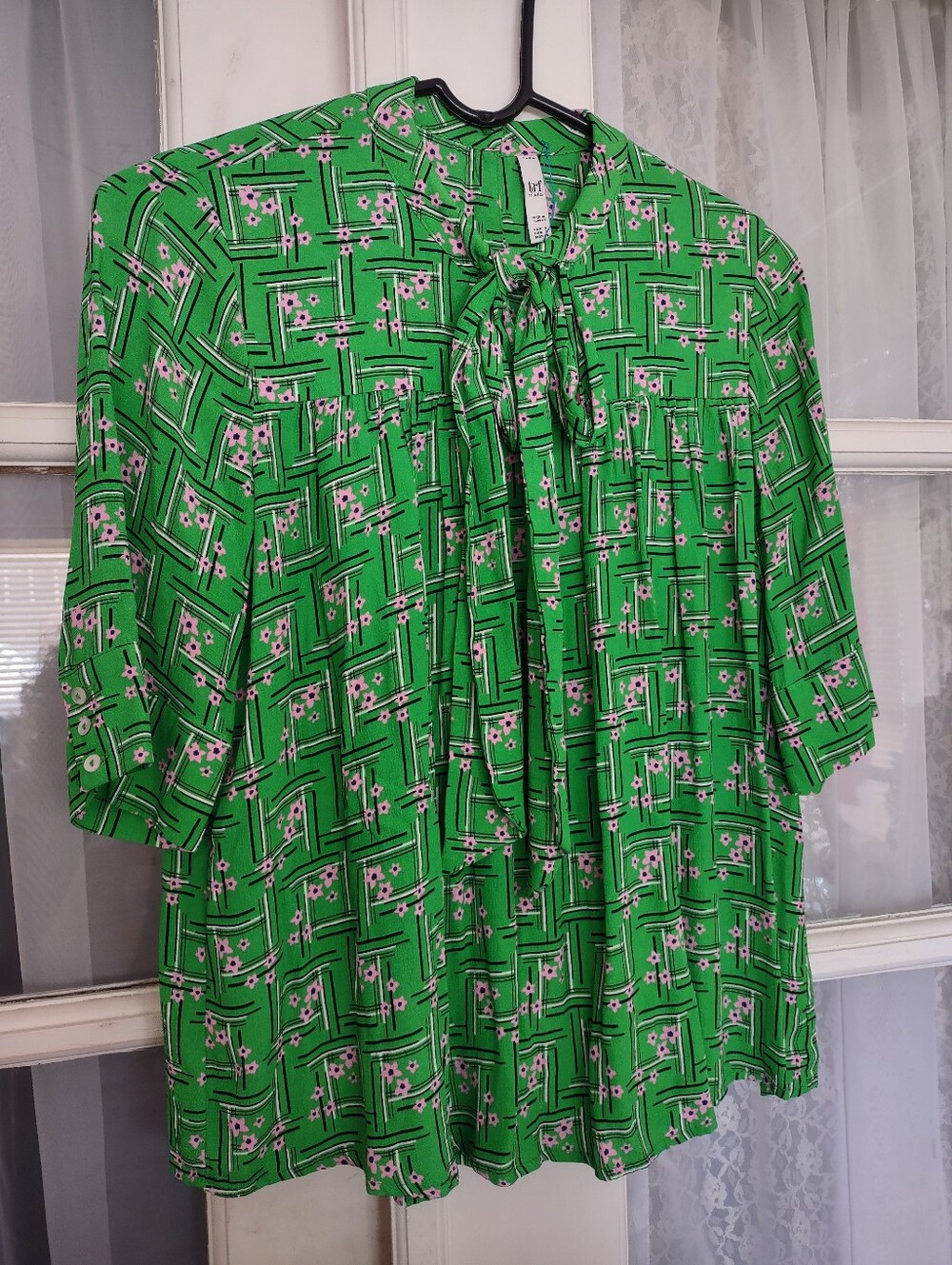 Zara, Kelly Green Floral Bow-Neck Blouse